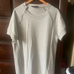 BCBG. Maxazria. Casual dress. Short Sleeve. Color: Heather Grey. Size Medium